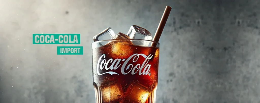 un verre rempli de Coca-Cola